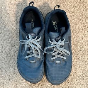 Women’s 8.5 Altra Lone Peak 6